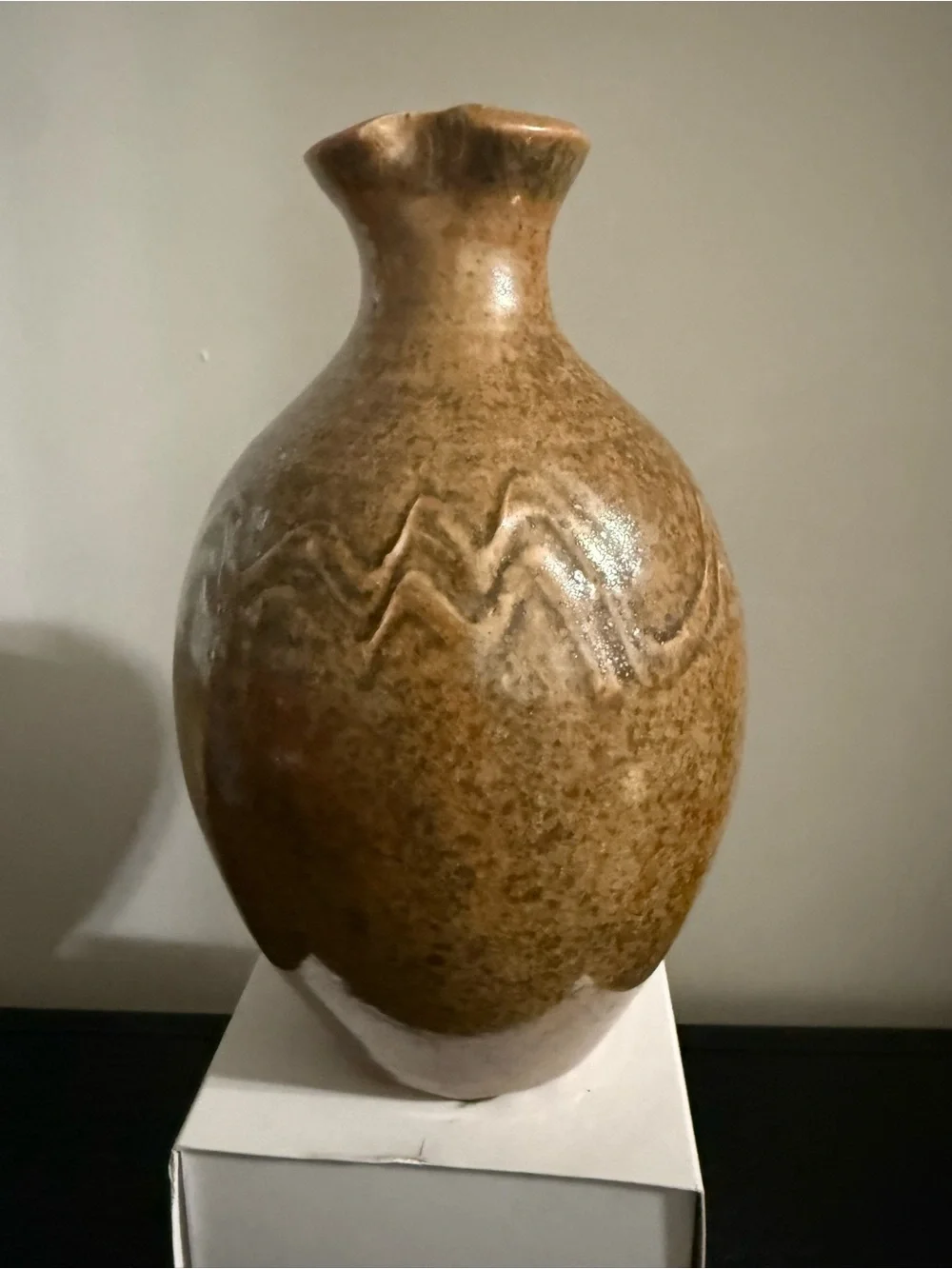 vintage Japanese Hagi-ware pottery sake flask or tokkuri vase. Pre Own